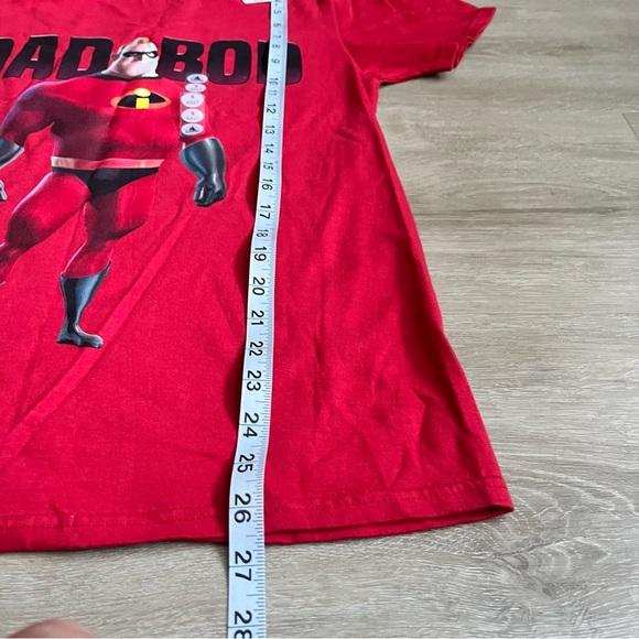 Disney Parks The Incredibles SZ Small Shirt Dad Bod Pixar Bob Parr Red NWT - Picture 5 of 7